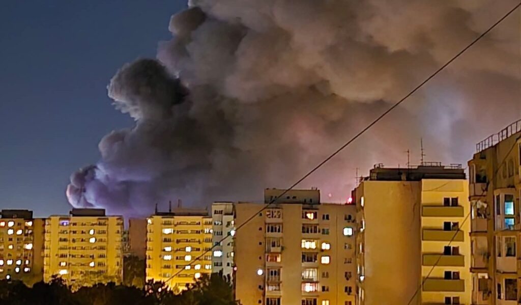 Degajări mari de fum. Foto Facebook Meteoplus