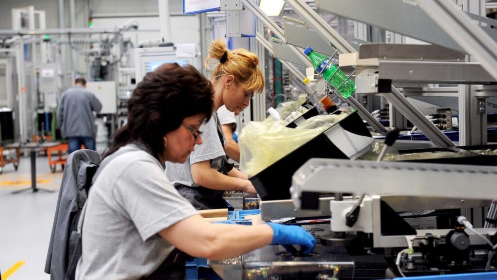 Industria României se prăbușește. O celebră fabrică scoate la vânzare toate activele și oprește producția