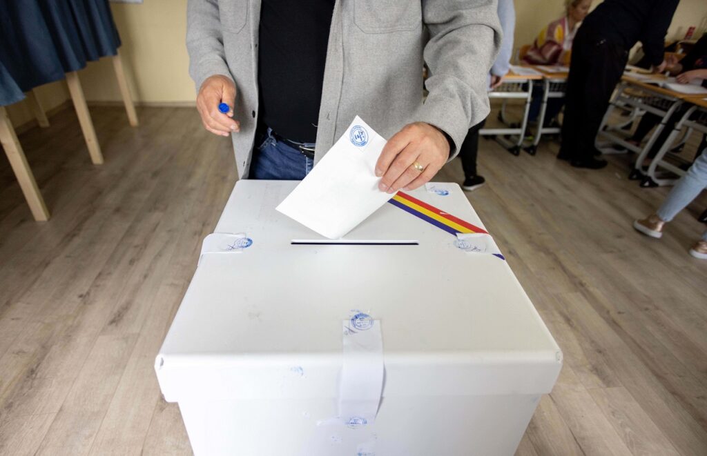 Jumătate dintre români ar vota un partid nou. Cine sunt cei mai dornici de o resetare politică - sondaj INSCOP