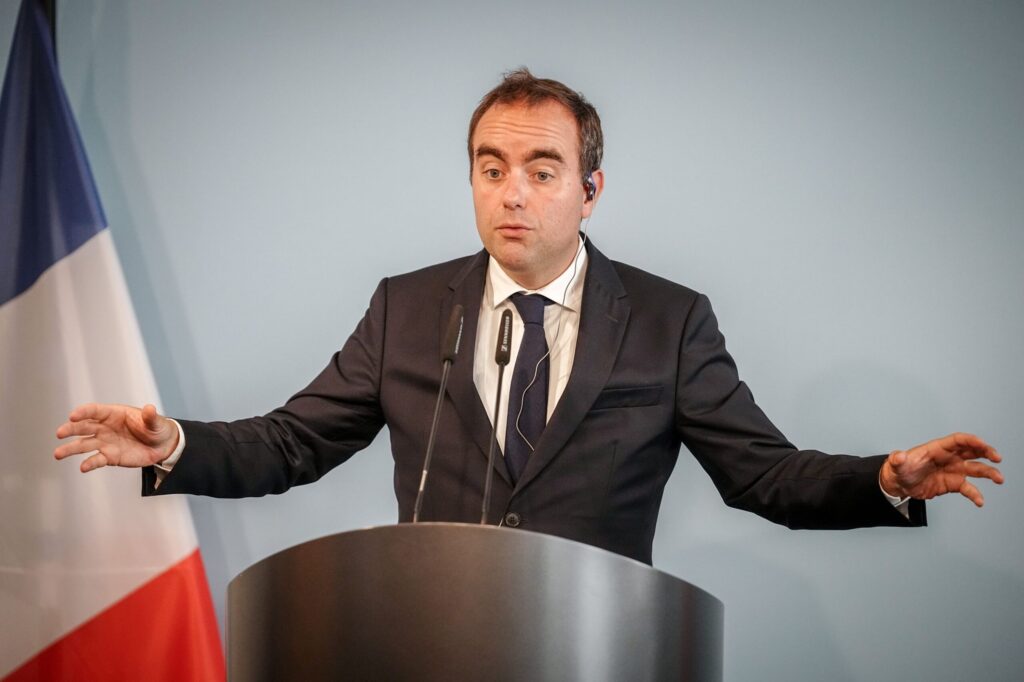 Macron a numit un nou premier. Bugetul pe 2026 și protestele, primele teste pentru Sébastien Lecornu