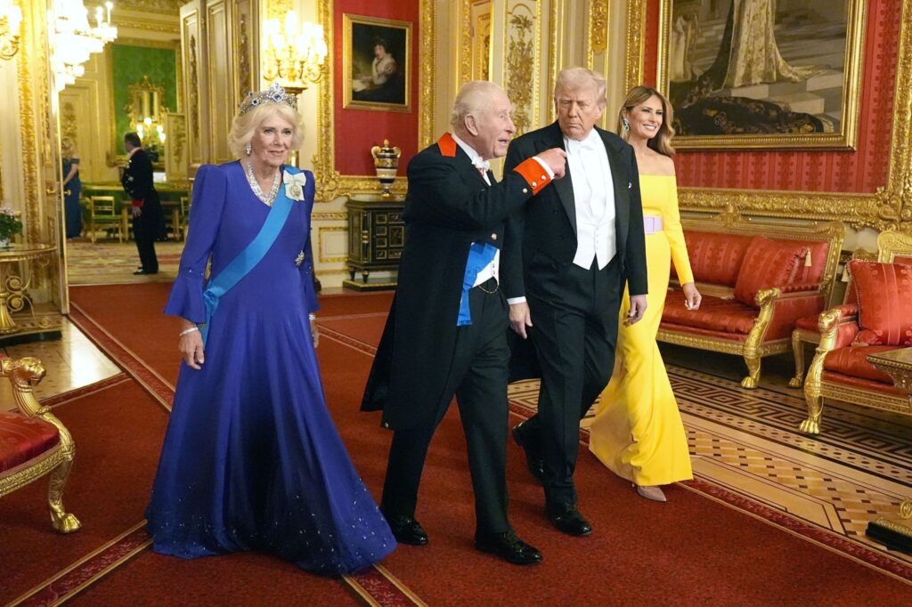 Marea Britanie l-a copleșit pe Trump cu tot fastul posibil. Dar ce a obținut în schimb?