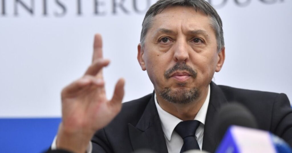 Ministrul Educației susține că în noul an școlar normele la plata cu ora se vor înjumătăți