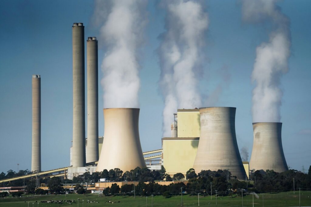 Ministrul Energiei negociază cu Comisia Europeană amânarea închiderii centralelor pe cărbune: Prețul energiei va crește și mii de oameni vor rămâne fără locuri de muncă