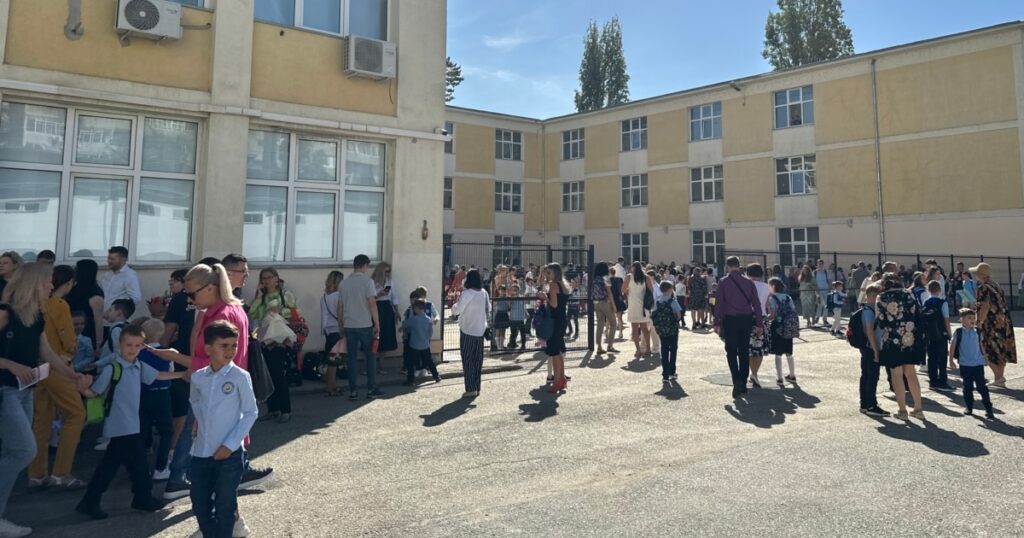 Noi amenințări primite de școli și spitale din 24 de județe din România. Este verificat un posibil suspect