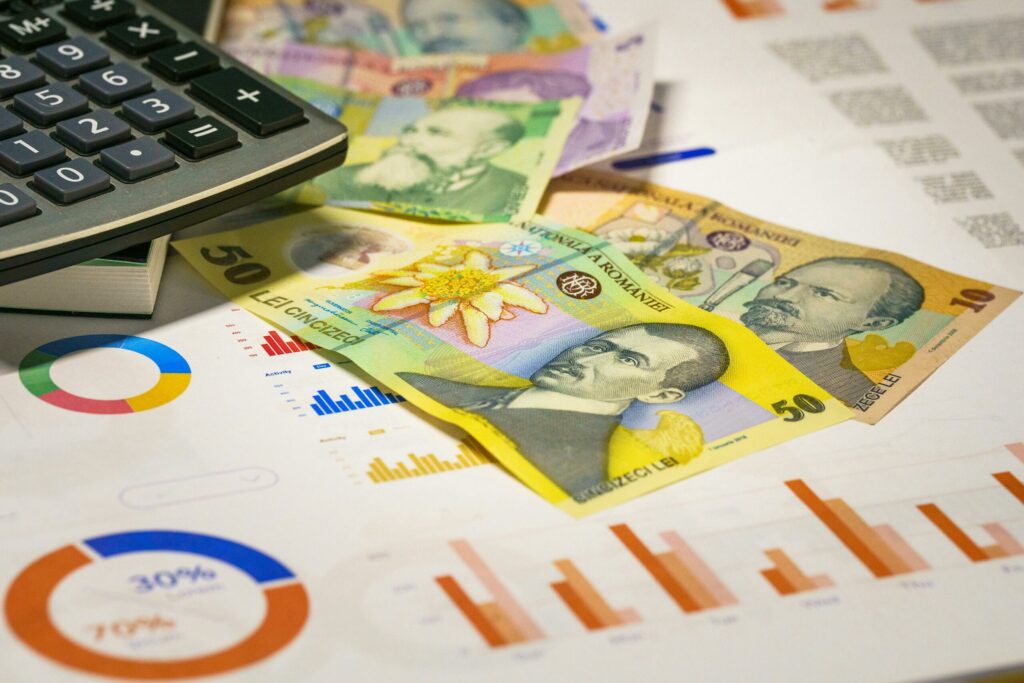 Nu vor fi creșteri de TVA și de taxe de anul viitor, spune premierul Bolojan. Însă trebuie îndeplinite anumite condiții