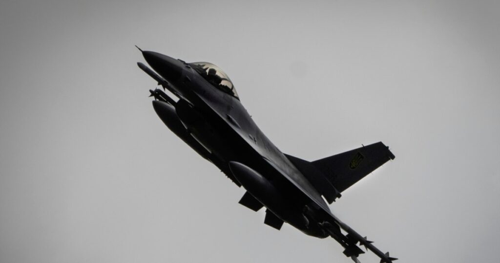 O dronă Geran, folosită de Rusia în atacurile asupra Ucrainei, a pătruns sâmbătă în spațiul aerian românesc. Piloții au decis să nu riposteze