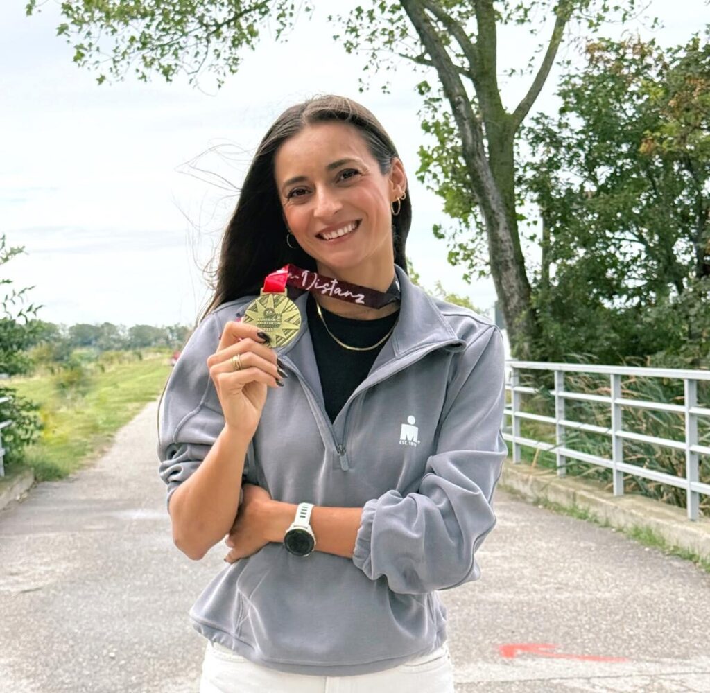 O nouă regină a anduranței: Beatrice Ologeanu stabilește un nou record național la triatlon pe distanța Ironman