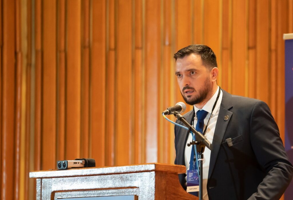 Liderul deputaților AUR: PSD se joacă de-a opoziția și de-a guvernarea în același timp
