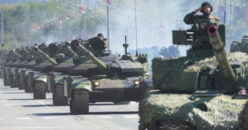Paradă militară de amploare la Belgrad, într-un context tensionat