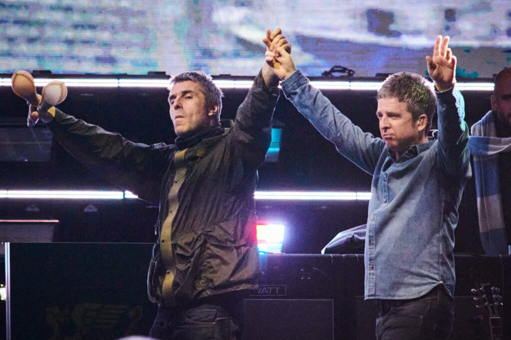 Paul Gallagher, fratele soliştilor trupei Oasis, neagă acuzaţiile de viol şi agresiune