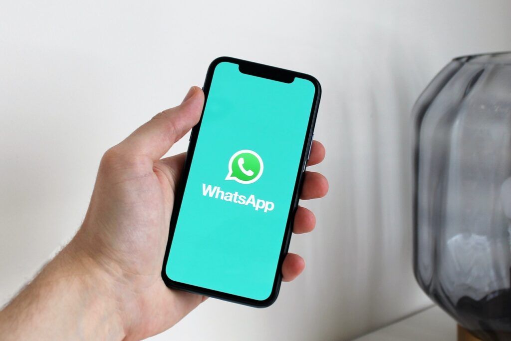 Poliția atrage atenția asupra unei noi metode de fraudă folosind WhatsApp