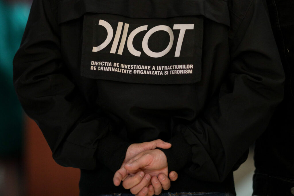 Polițist de la Serviciul Antidrog, acuzat că furniza traficanților informații despre anchetele procurorilor