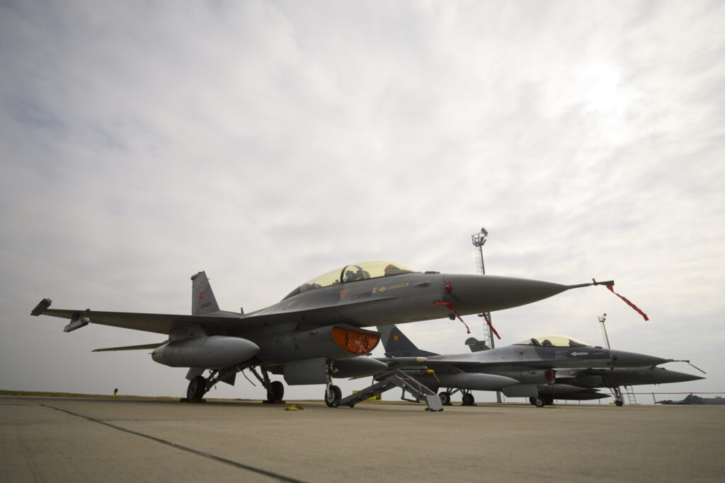 Polonia susține că NATO ar trebui să impună o zonă de interdicție aeriană deasupra Ucrainei