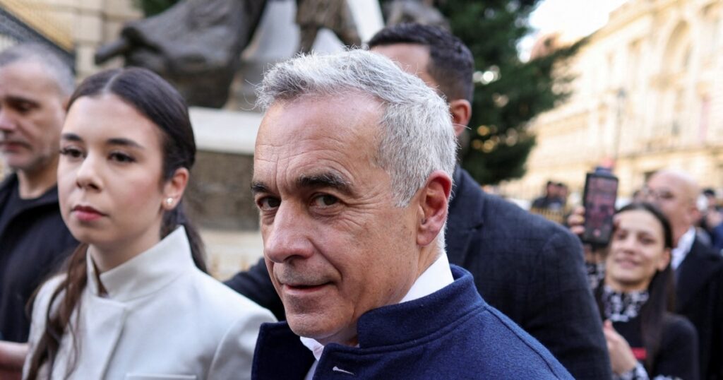 Publicul său e avid de asemenea martirizări