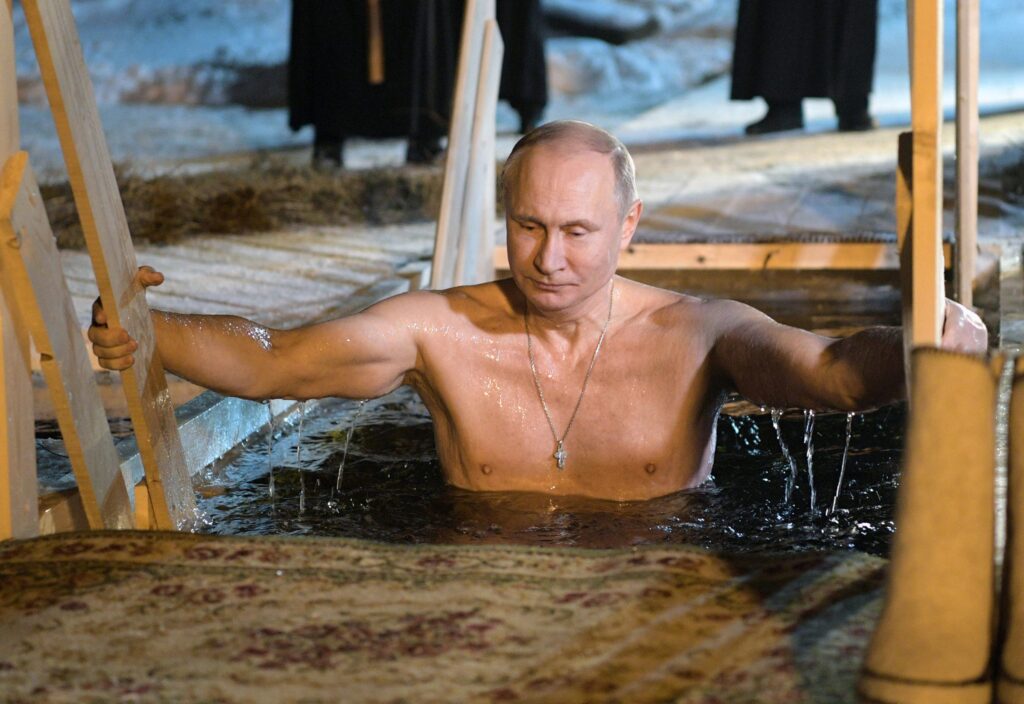 Putin a văzut cum arată „căpșuna tinereții”, la câteva zile după ce a discutat despre nemurire Putin a văzut cum arată „căpșuna tinereții”, la câteva zile după ce a discutat despre nemurire cu Xi Jinping