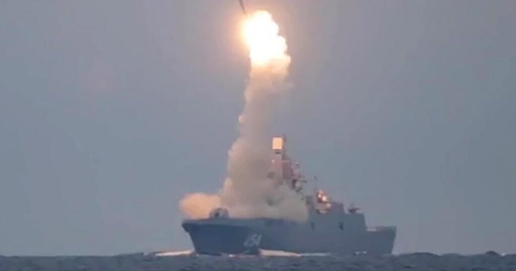 Putin se răzbună: lansează o nouă rachetă hipersonică „Zirkon”!