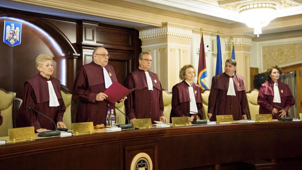 Reforma lui Bolojan asupra pensiilor magistraților încalcă toată jurisprudența Curții Constituționale în această materie
