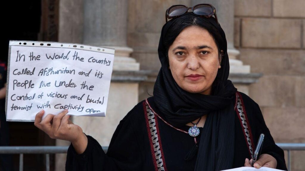 Represiunea talibanilor împotriva femeilor. Autoritățile de la Kabul au ordonat închiderea saloanelor clandestine de înfrumusețare