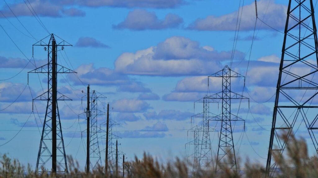 Republica Moldova a ieftinit energia electrică. Motivul: importă low-cost din România