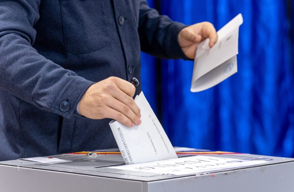 Republica Moldova își alege noul Parlament: 3,3 milioane de cetățeni sunt așteptați la urne
