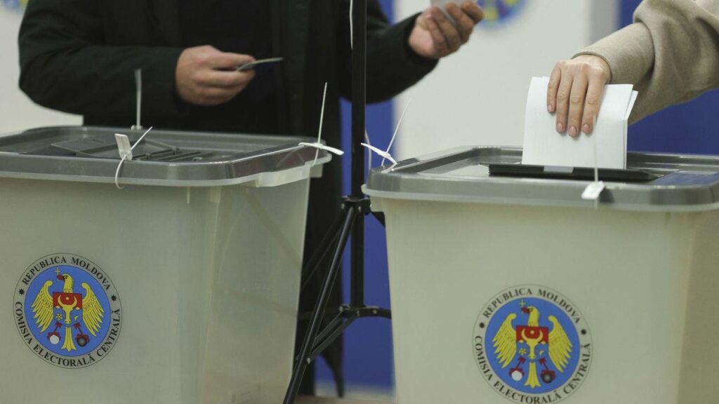 Rezultate alegeri parlamentare 2025 în Republica Moldova: PAS, în față cu 44,5%, iar Blocul Patriotic a obținut 27,8% în urma numărării a 81% din procesele verbale
