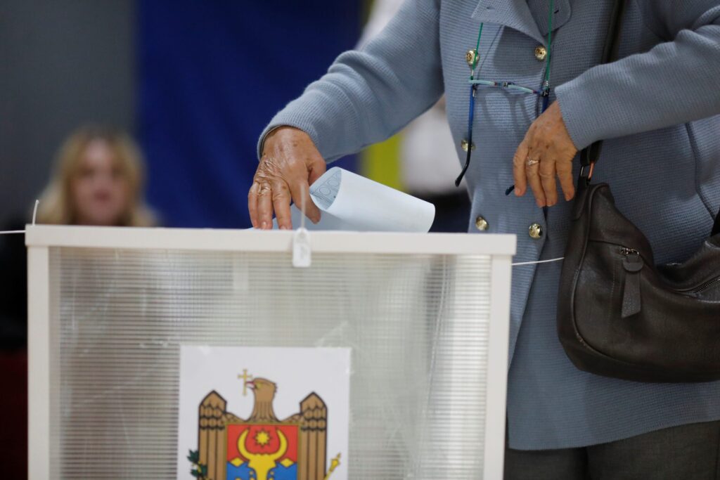 Rezultate alegeri parlamentare Republica Moldova 2025. Au fost centralizate peste 70% din secții. Partidul Maiei Sandu se distanțează de Blocul Patriotic