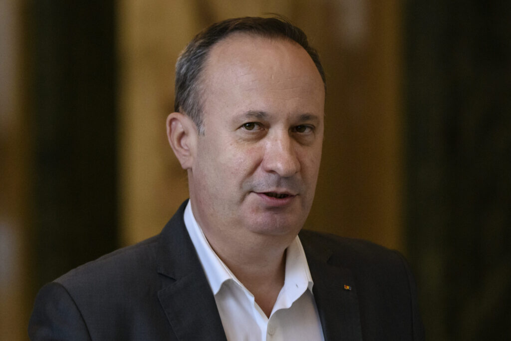 România a încheiat pe creștere primul semestru. „Reformiștii” de Oradia au spus că e dezastru