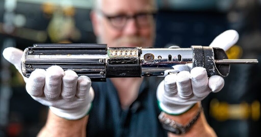 Sabia originală a lui Darth Vader, cumpărată cu 3,6 milioane de dolari. Devine cel mai scump obiect Star Wars vândut vreodată