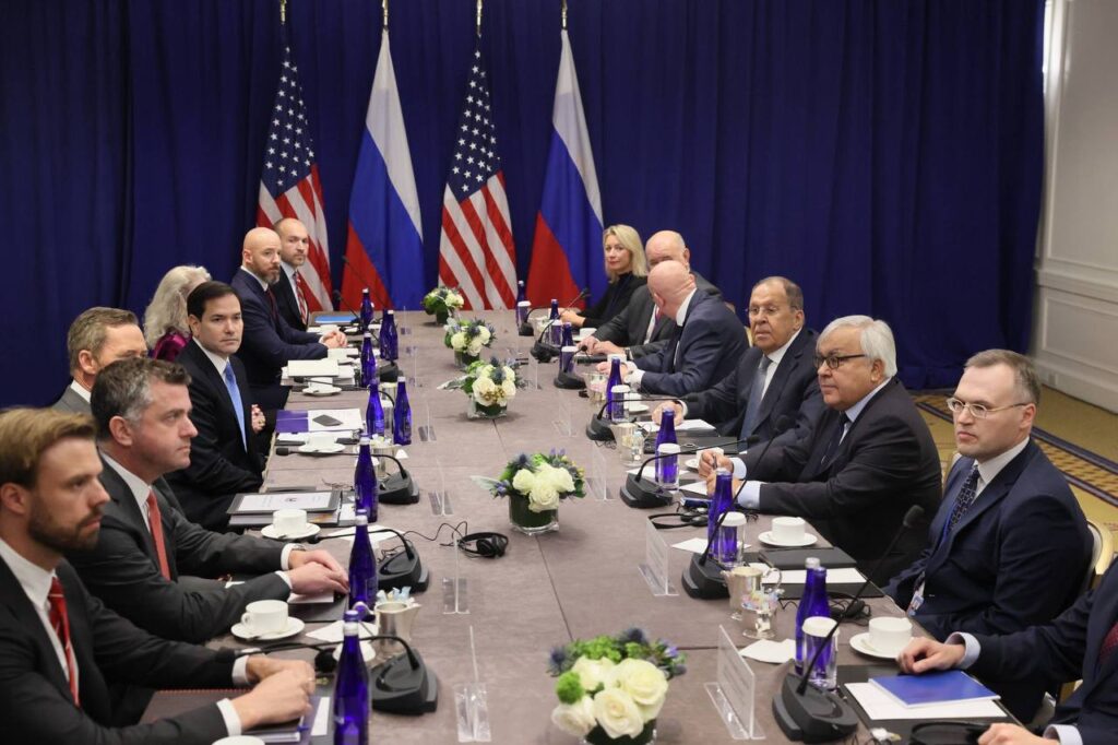 Secretarul de stat al SUA s-a întâlnit cu ministrul de Externe al Rusiei / Mesajul lui Trump pentru Vladimir Putin
