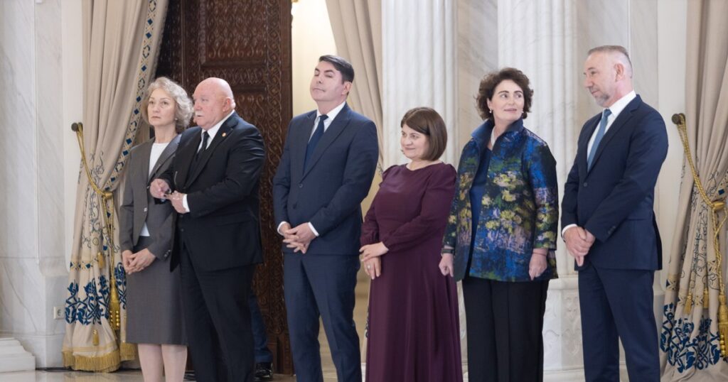 Soarta lui Ilie Bolojan se joacă la CCR. Curtea decide dacă reforma pensiilor magistraților e constituțională sau nu
