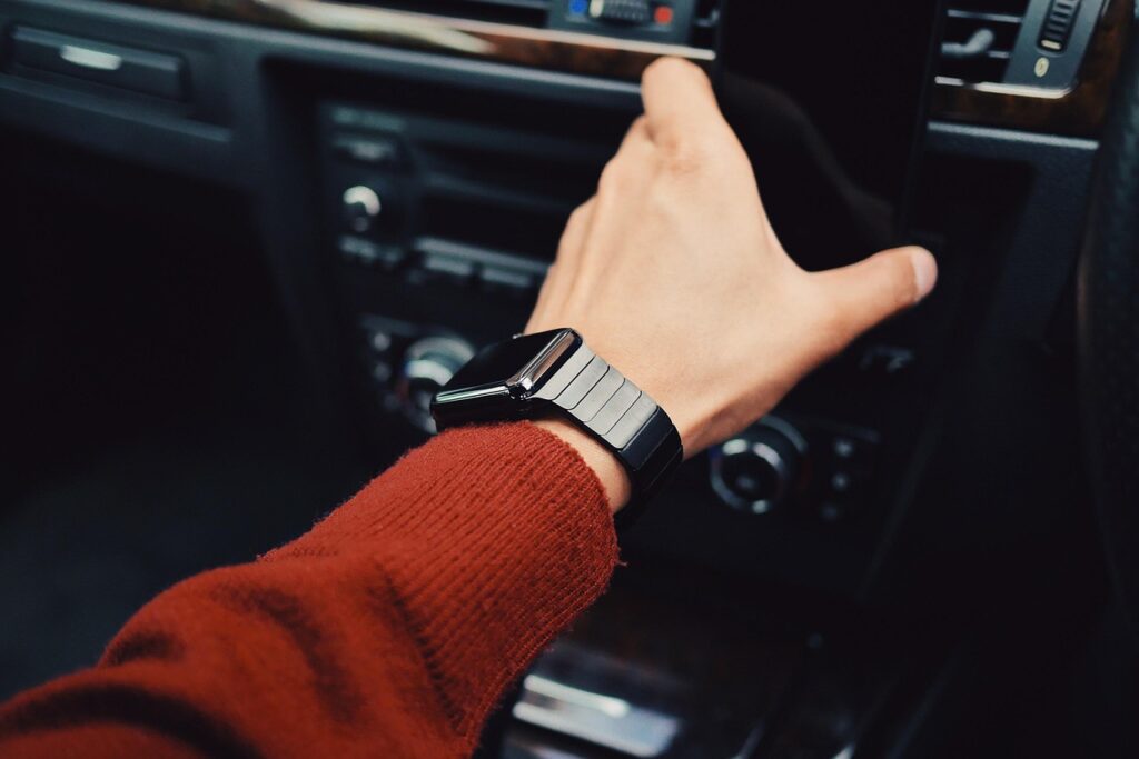 Șoferi care circulă legal fără permis, pe străzile din România. Ce spune expertul Titi Aur