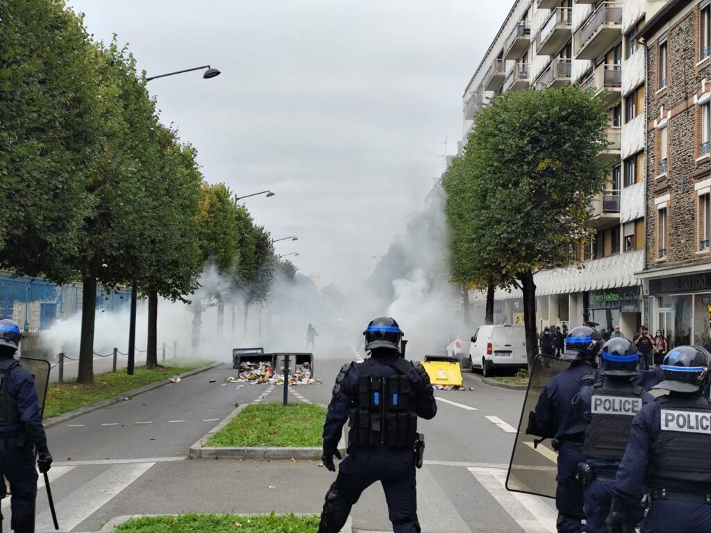 Sute de mii de oameni au ieșit în stradă, în Franța. În unele orașe protestele au devenit violente (Video)