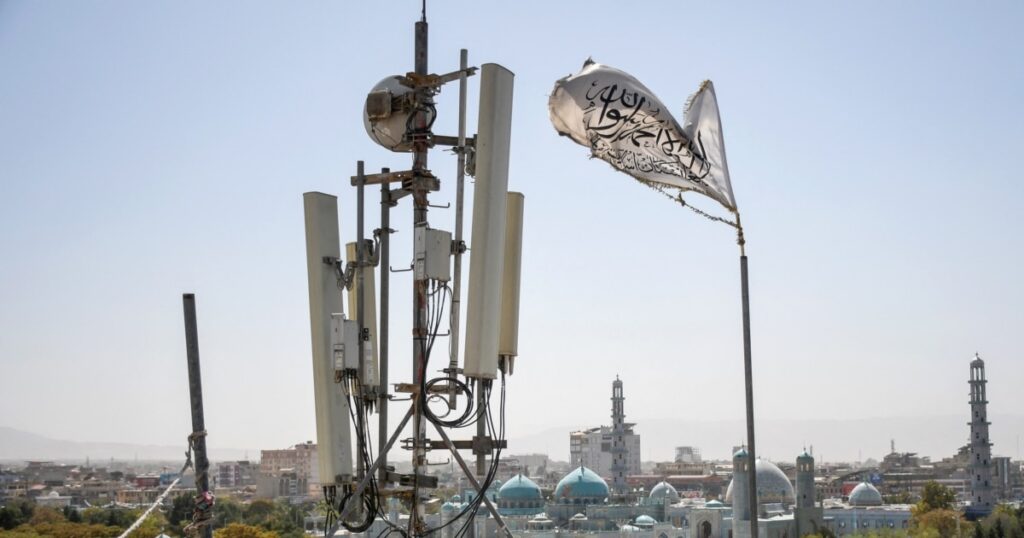 Talibanii întrerup complet internetul și telefonia mobilă în Afganistan, pentru combaterea „activităților imorale”