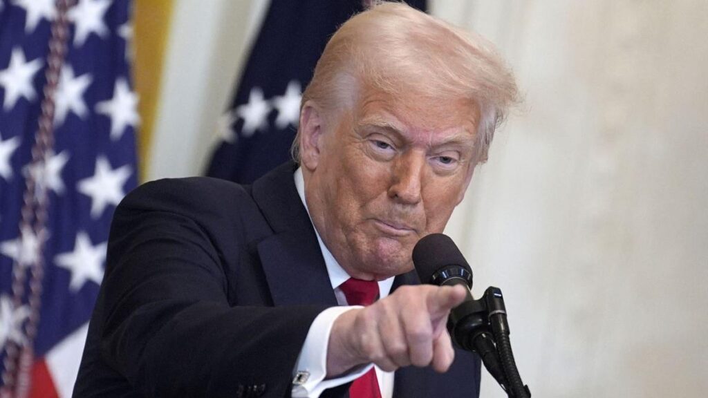Tensiuni între SUA şi Venezuela. Trump a avertizat că avioanele venezuelene vor fi doborâte dacă pun în pericol navele americane