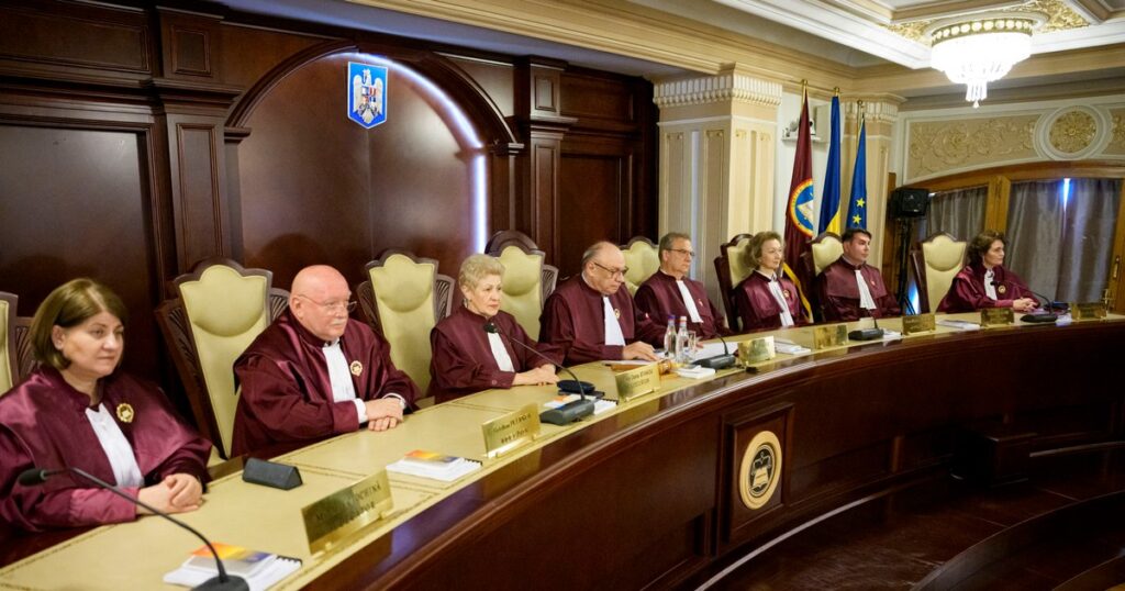 Toate cele cinci proiecte de lege asumate de Guvernul Bolojan, contestate la CCR. Vor fi dezbătute pe 24 septembrie