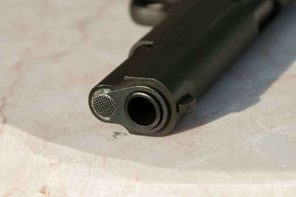 Trei adolescenţi în stare critică după un atac armat la o liceu din suburbiile Denverului