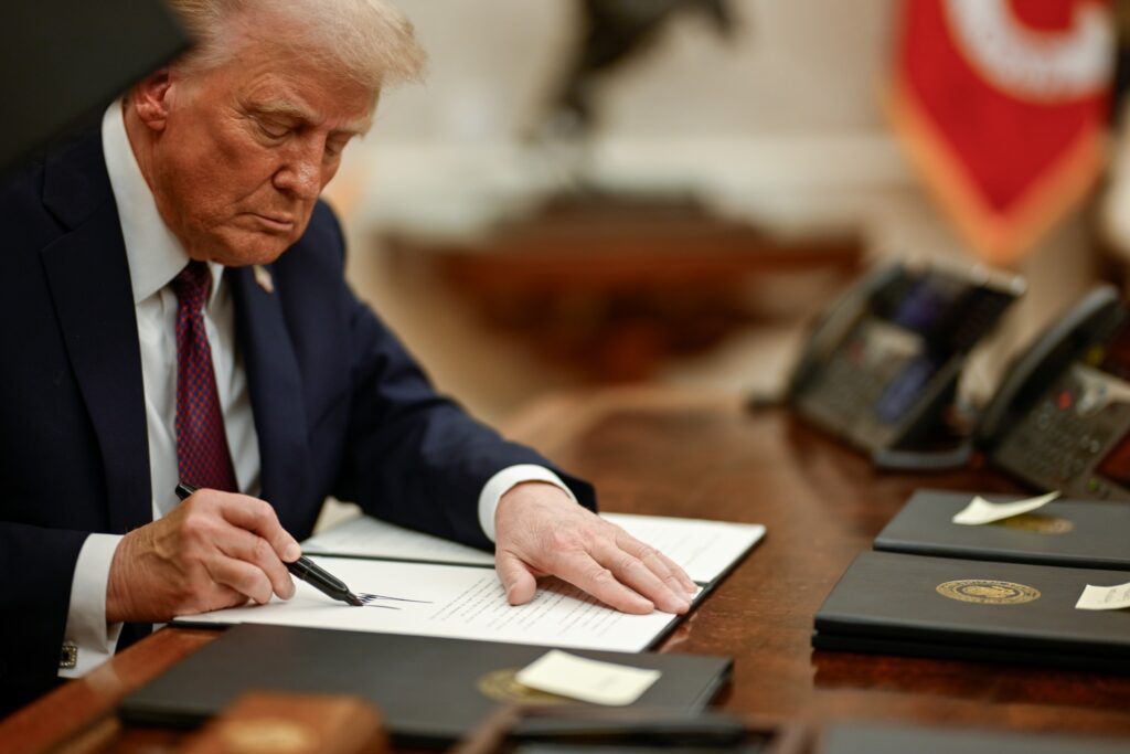 Trump a semnat ordinul. TikTok devine companie americană, cu Oracle și Dell în fruntea investitorilor