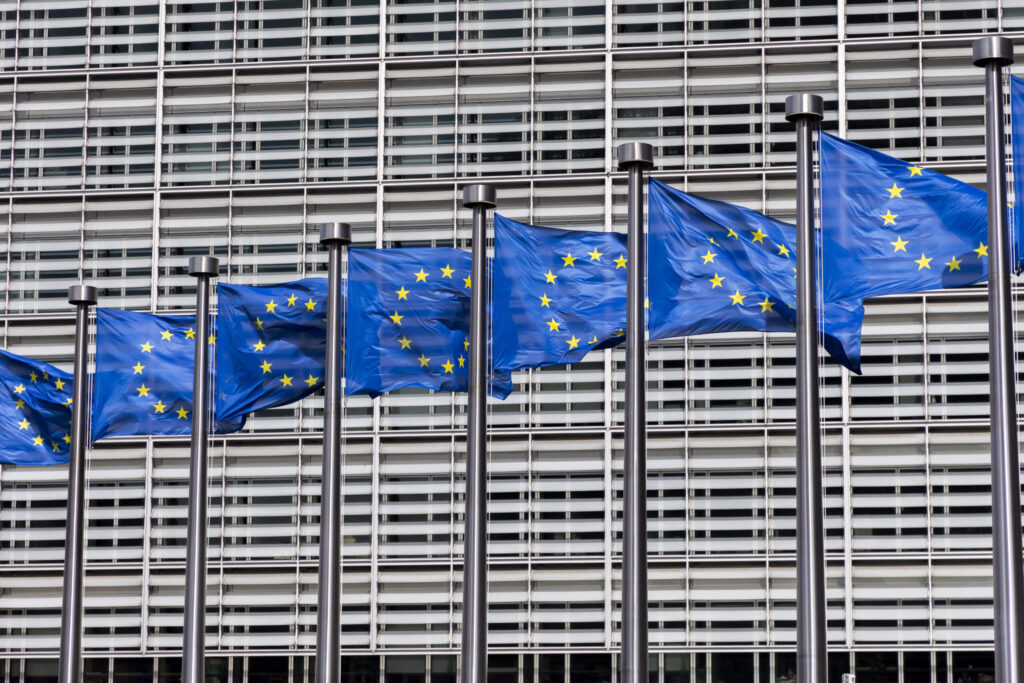 UE intenționează să renunțe mai repede la gazul natural lichefiat din Rusia după apelul lui Trump