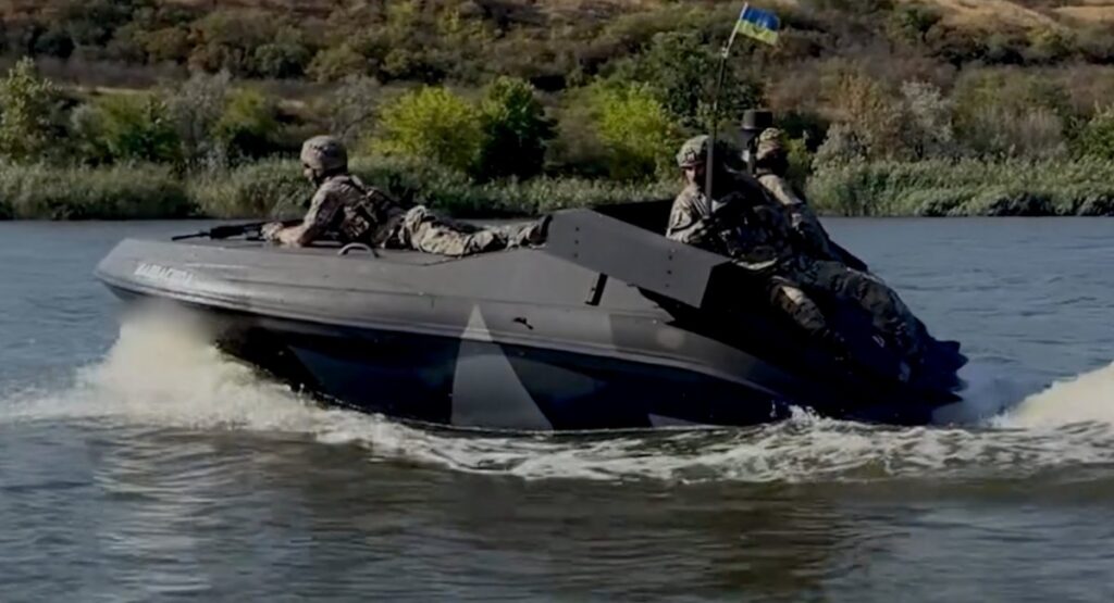 Ucraina prezintă Barracuda, barca fără pilot pentru misiuni extreme (Video)