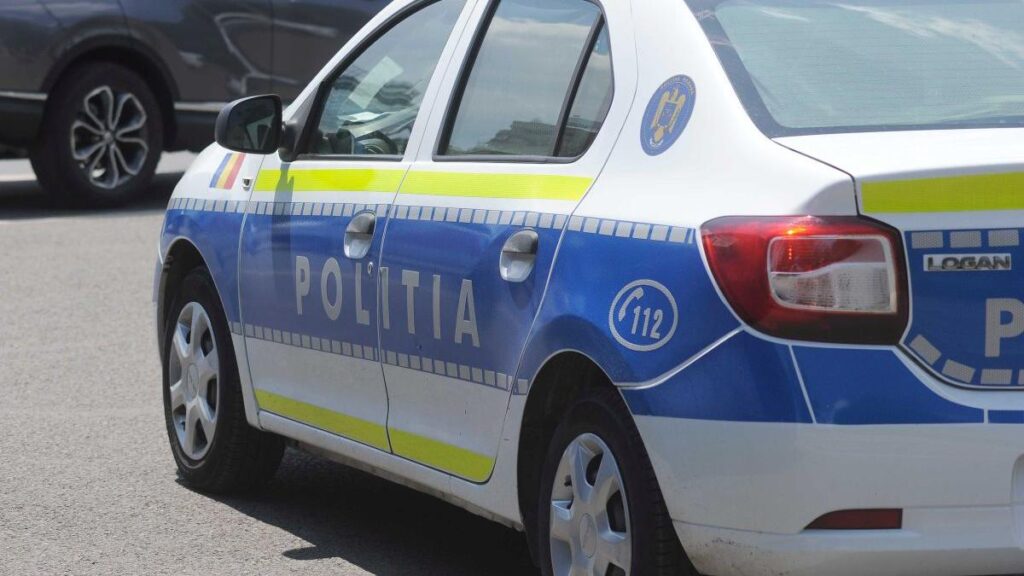 Un bărbat s-a urcat cu forța în mașina unui șofer în trafic