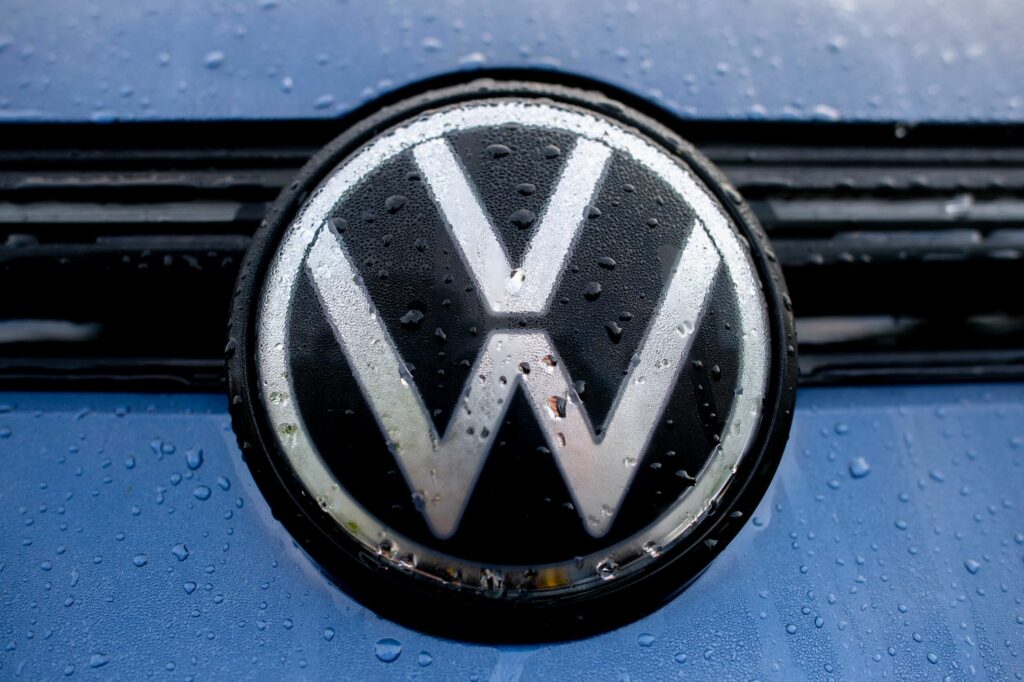 Un producător auto va suspenda activitatea la două fabrici din Germania