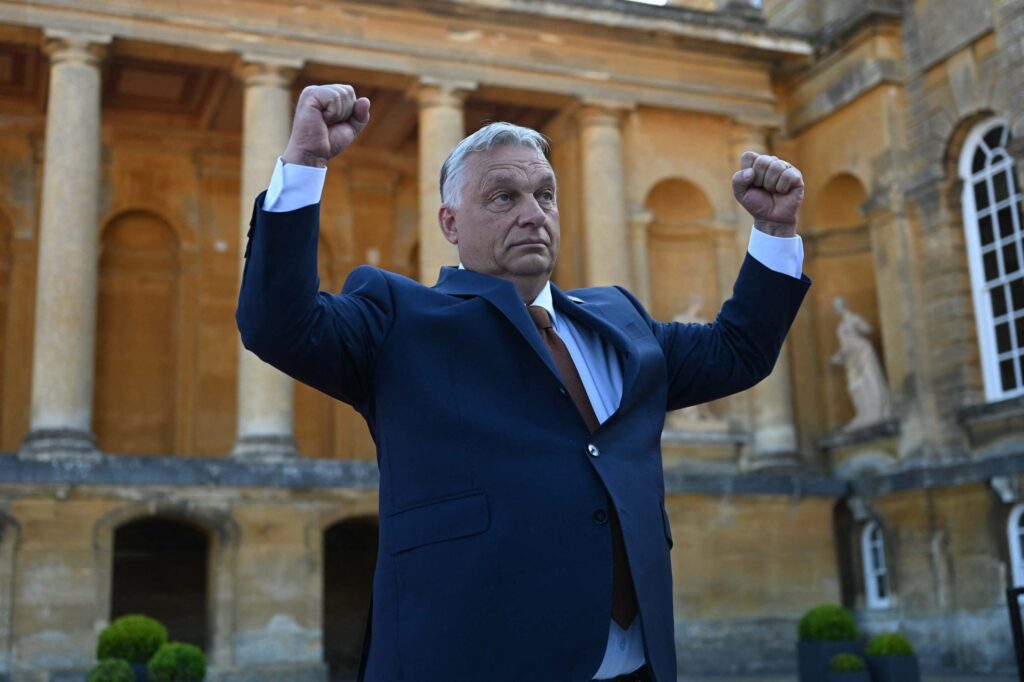 Viktor Orban pozează pentru o fotografie în timpul summitului Comunității Politice Europene (EPC) de la Palatul Blenheim din Woodstock, pe 18 iulie 2024. Foto Hepta