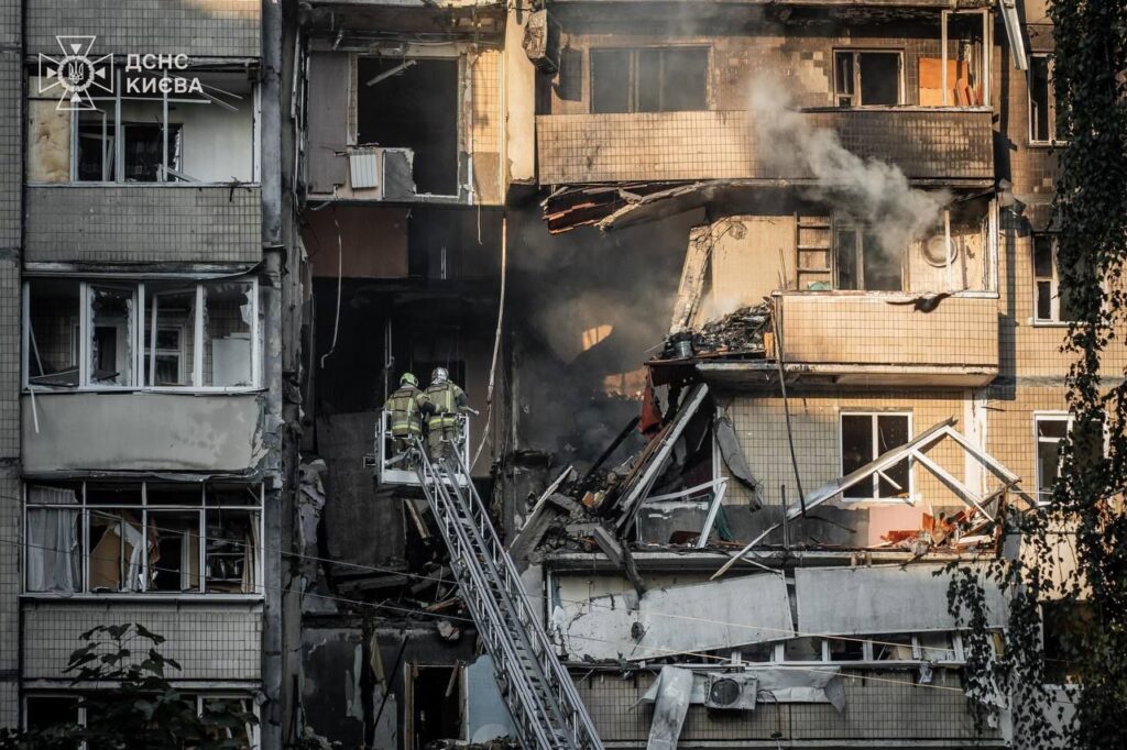Ziua 1292 Atac rusesc „nemilos”: peste 800 de drone lansate. Incendiu la clădirea guvernului din Kiev. Ucraina recuperează teren. Rusia își modernizează rachetele și dronele Ziua 1292 Atac rusesc „nemilos”: peste 800 de drone lansate. Incendiu la clădirea guvernului din Kiev. Ucraina recuperează teren. Rusia își modernizează rachetele și dronele