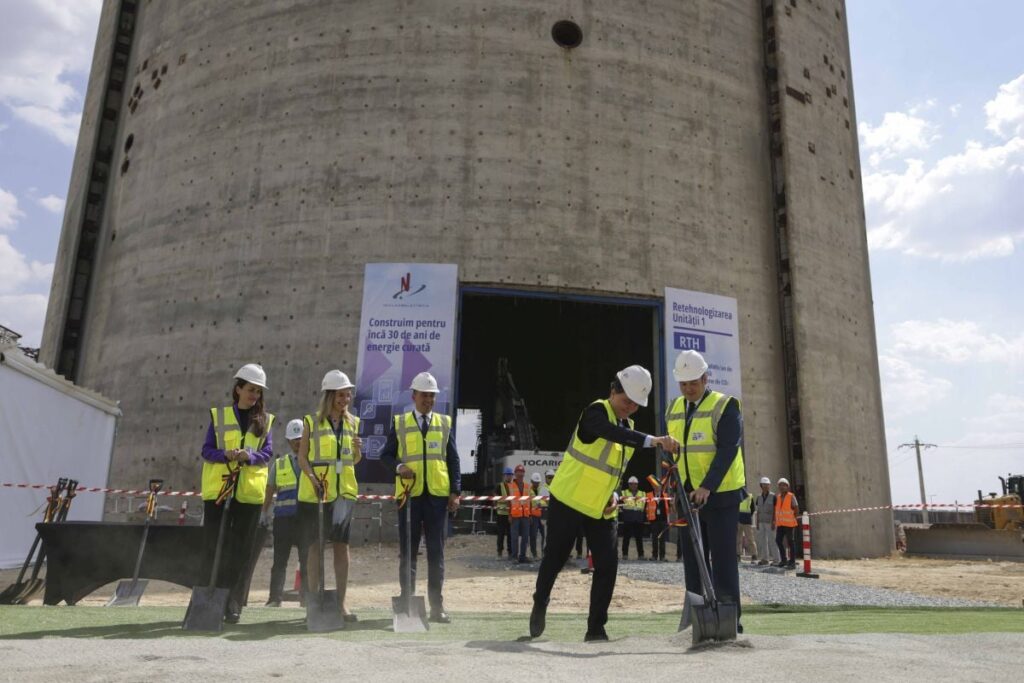 Nicușor Dan, cu lopata în mână pe șantierul centralei nucleare de la Cernavodă: investiție de 3 miliarde de euro