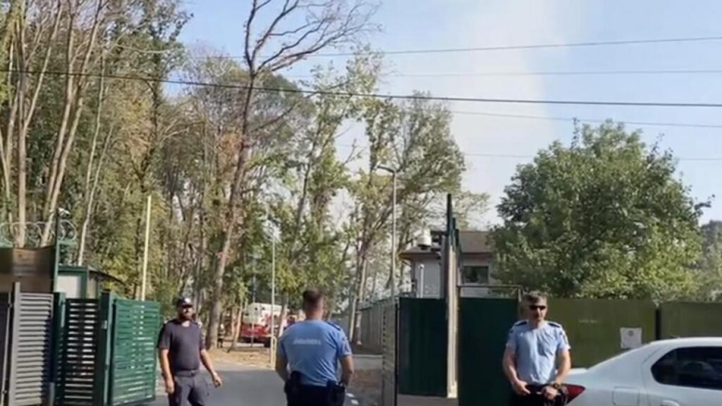 pompierii intervin cu 11 autospeciale pentru stingerea unui incendiu