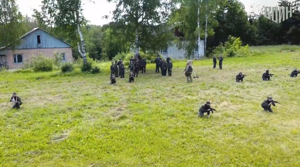 Copiii ucraineni din teritoriul invadat de armata rusă sunt forțați să învețe să lupte împtriva țării lor Foto: Profimedia