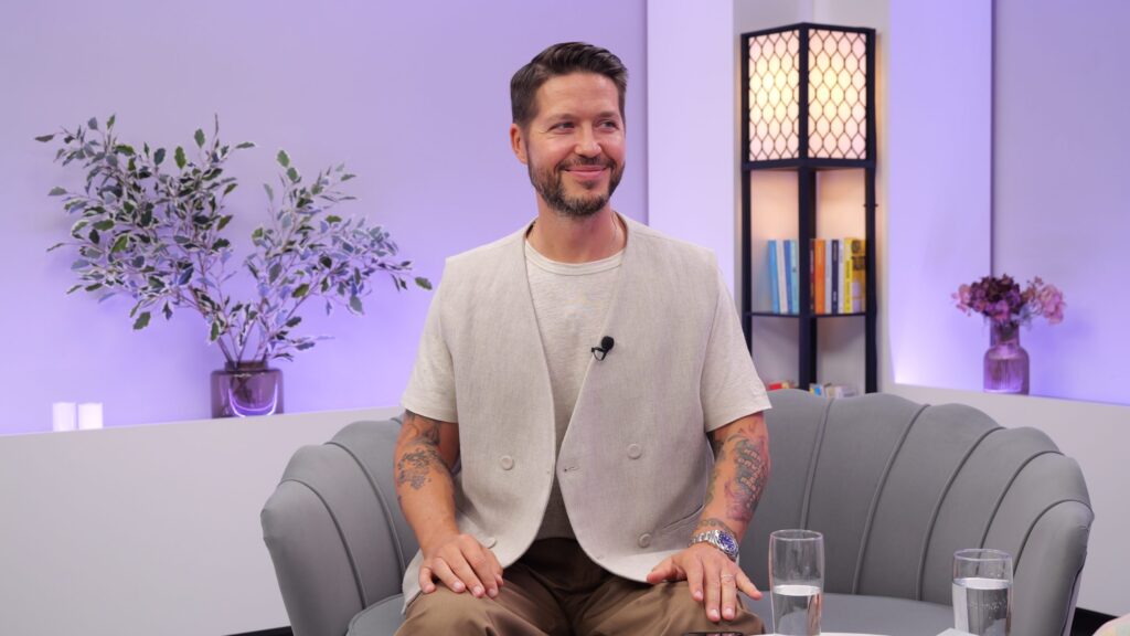 Jorge, dezvăluiri fără perdea în prima ediție „Dincolo de copertă”. Ce i-a spus tatăl lui în ziua în care a devenit major: „Să știi că tu ajungi la pușcărie nu eu”