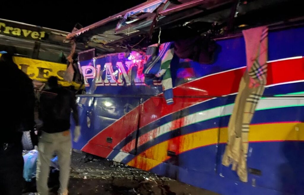 Accident rutier cumplit, au murit peste 63 de persoane