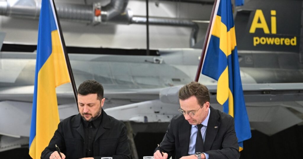 Acord Suedia-Ucraina. Stockholmul va furniza Kievului până la 150 de avioane de vânătoare Gripen