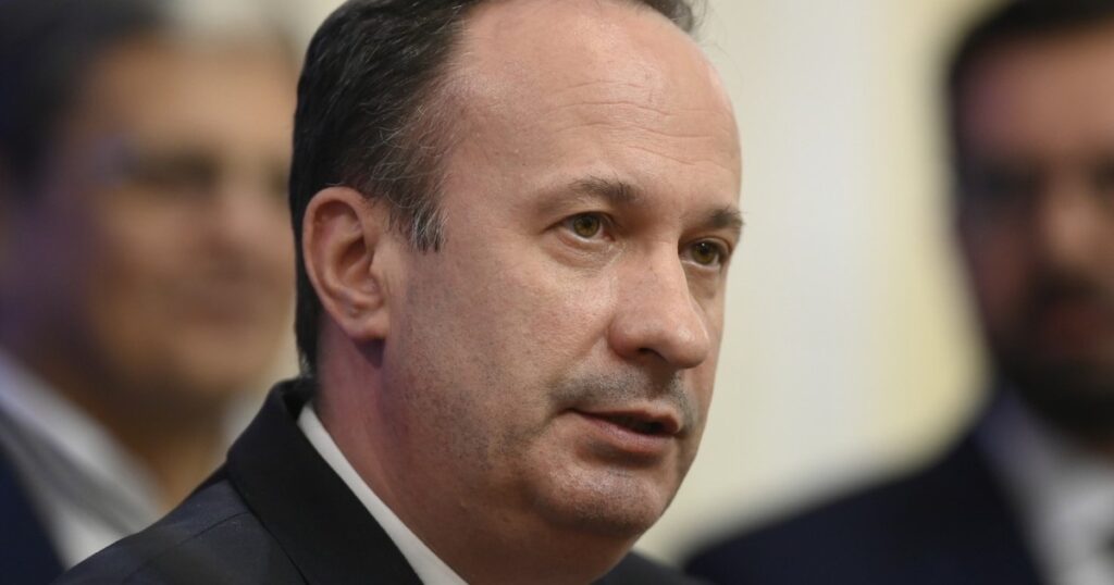 Adrian Câciu acuză Cancelaria primului ministru că „fentează legea”: „A luat autoutilitare că, deh, legea nu are interdicție pentru ele”